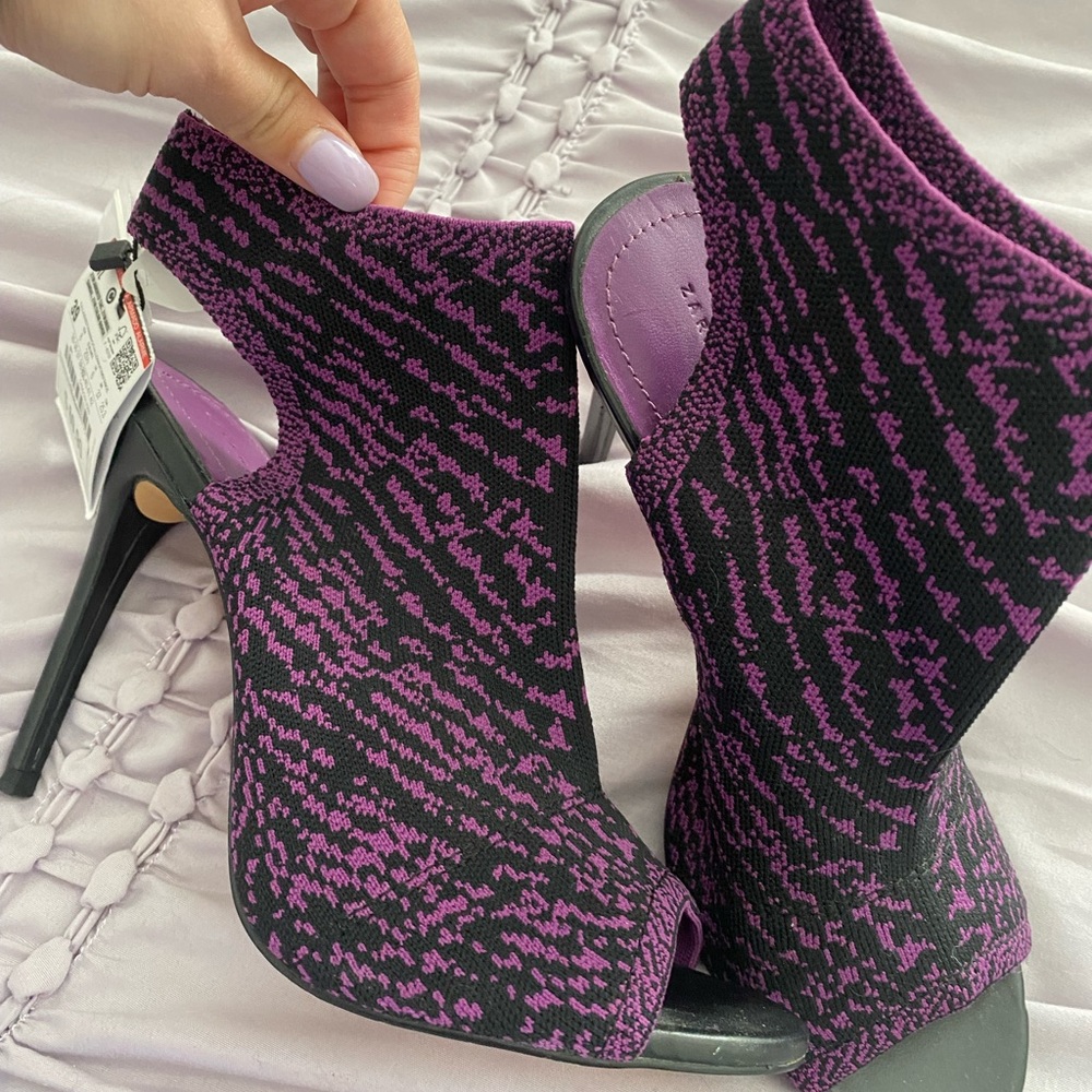 Size:8 Zara purple and black boot heel